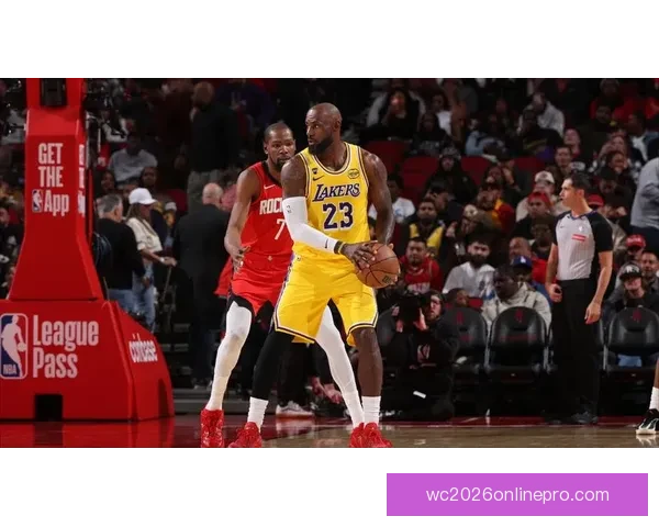 詹姆斯关键时刻逆转比赛湖人险胜雄鹿夺胜利